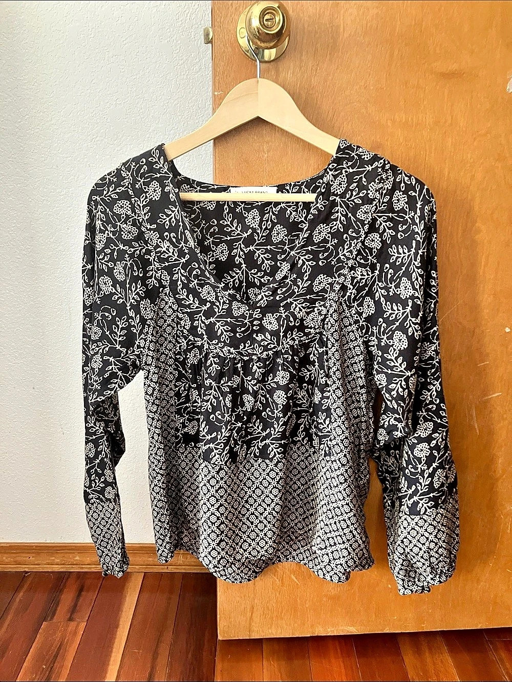 Lucky Brand Floral Blouse in Black & White Size Small Like New
